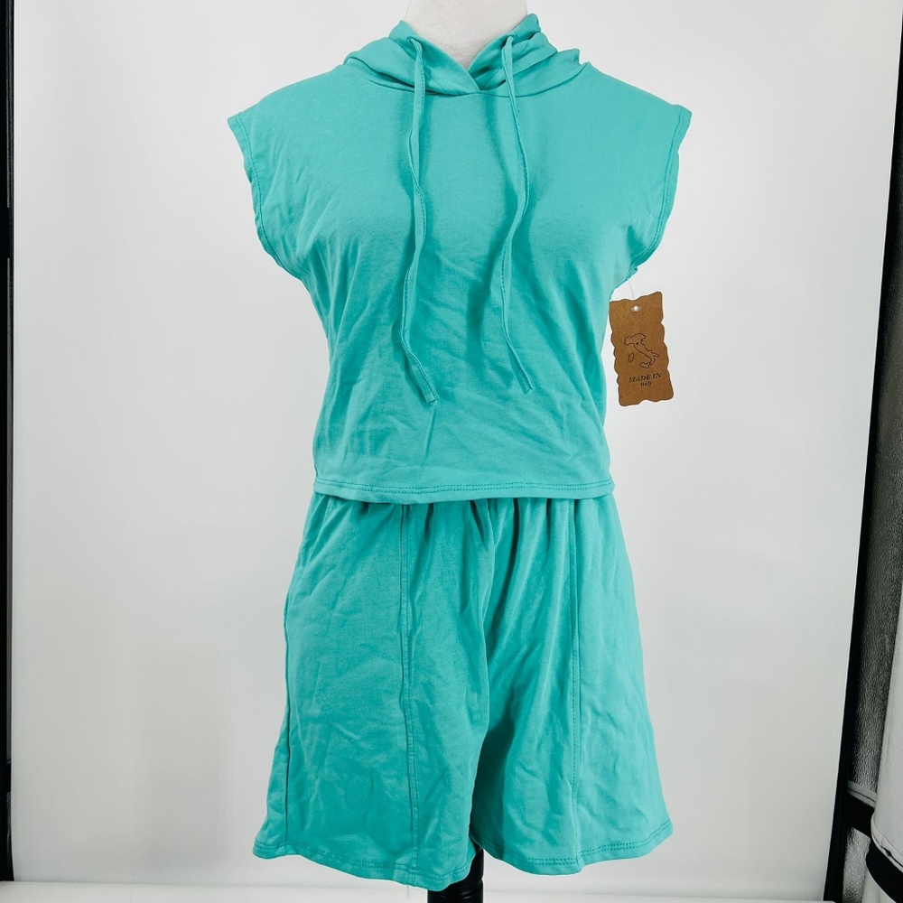 Green Sleeveless Hooded Top and High Waist Shorts Two Piece Set - Picture 8 of 9